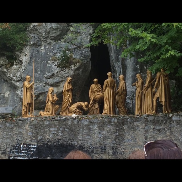 Meet your Posher, Lena - Picture 2 of 2